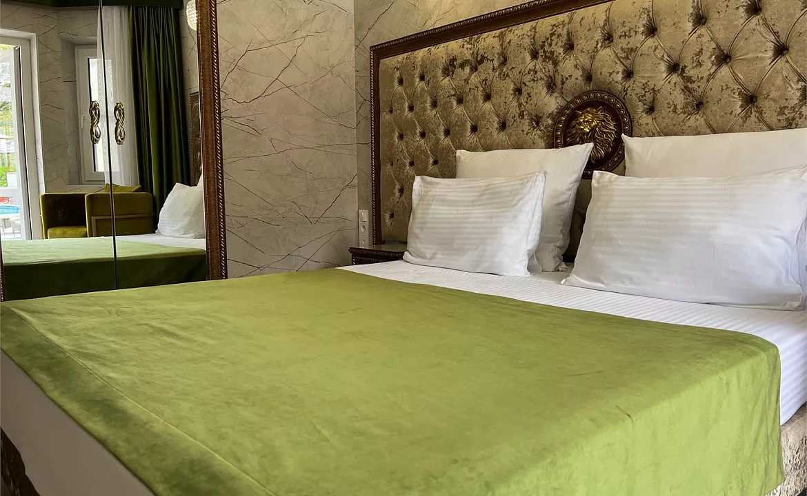 Номер стандарт с балконом. Отель "СЕНАТОР". Сочи