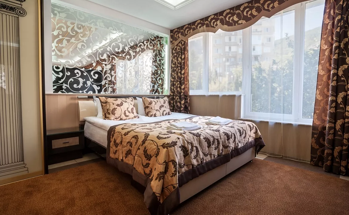 Гранд (однокомнатный четырехместный номер класса «Люкс»). Отель "Гранд Флер". Форос