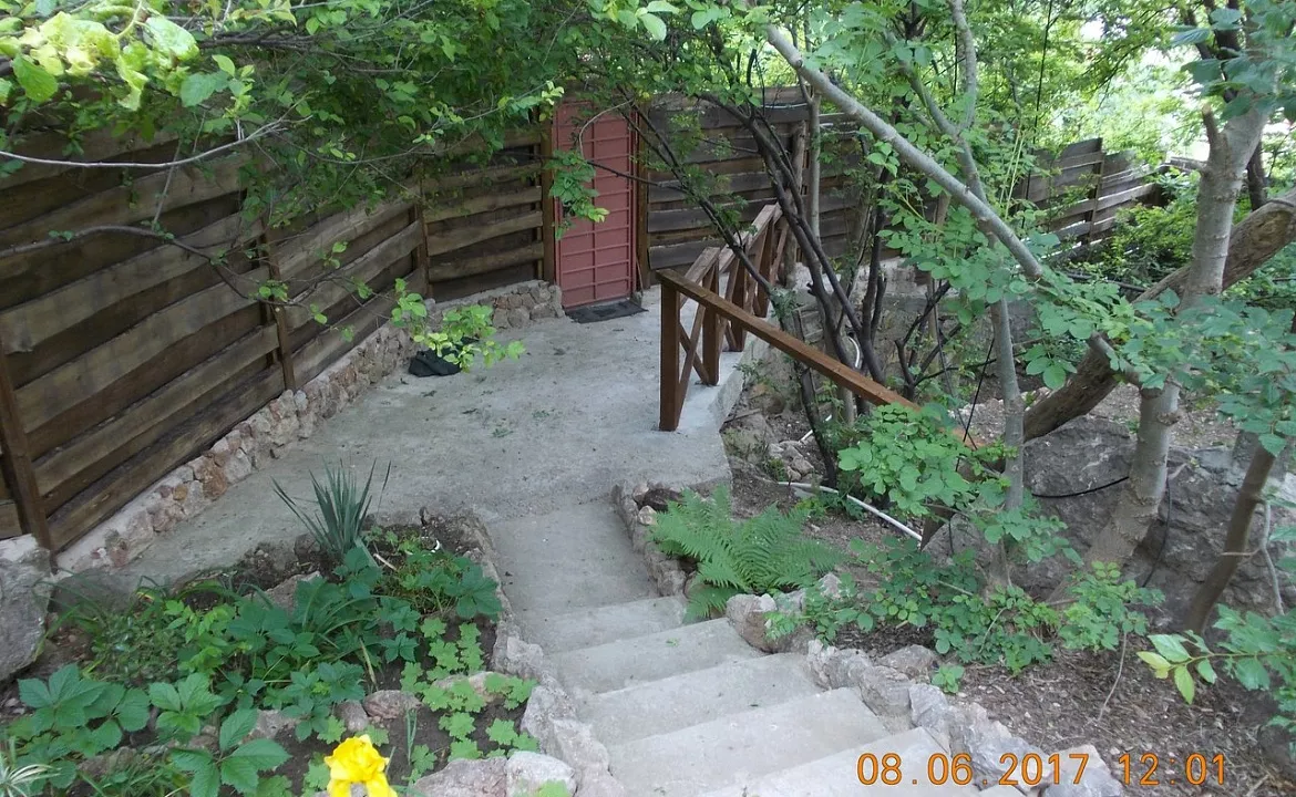 БУНГАЛО С ТЕРРАСОЙ. Гостевой дом «Ясеневая роща». Балаклава БУНГАЛО С ТЕРРАСОЙ. Гостевой дом «Ясеневая роща». Балаклава