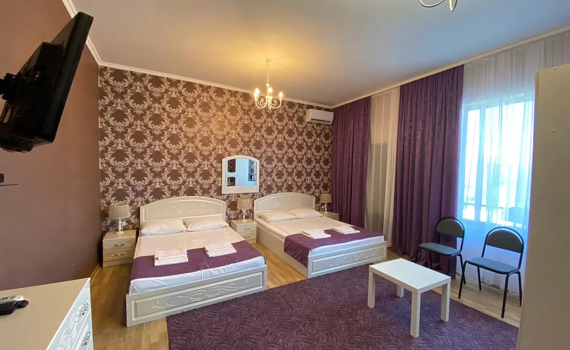 4-х местный номер с балконом Завтрак включен. База отдыха "Скурча". Сухум