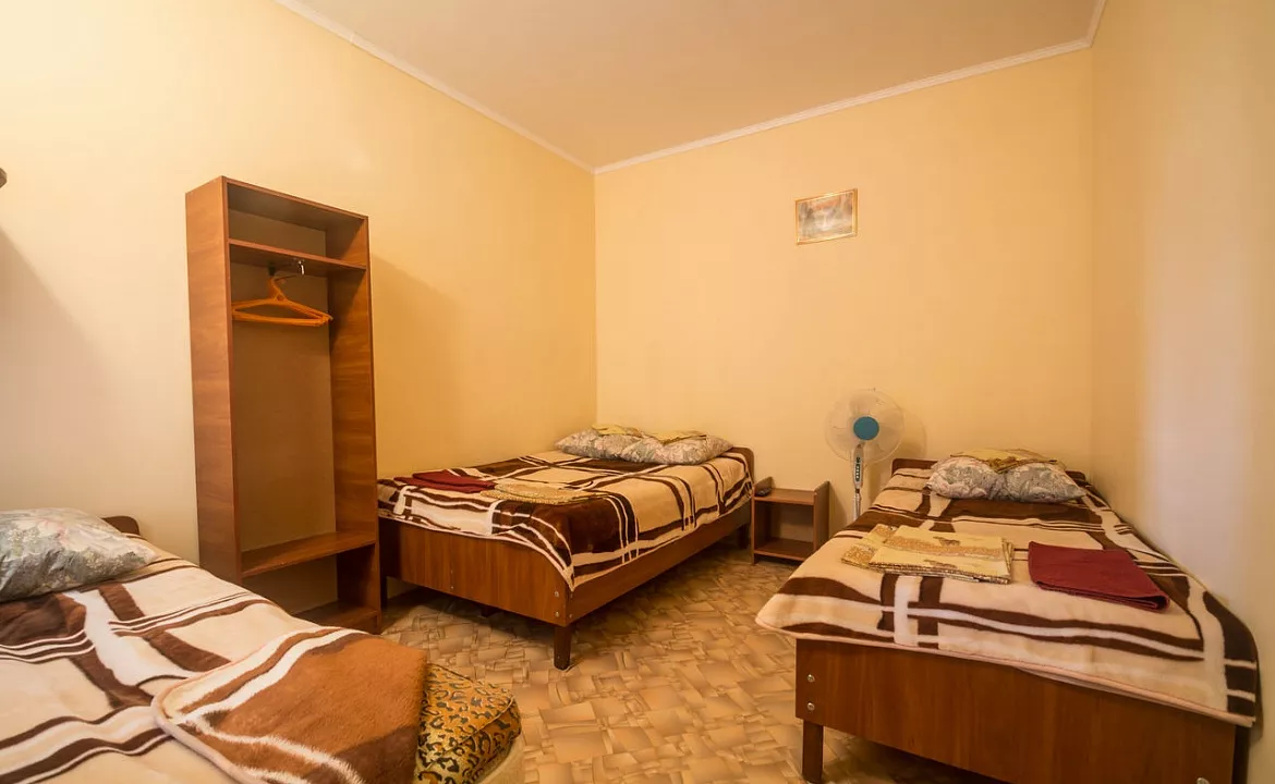 Номер 4 места. Гостевой дом Аист. Саки Номер 4 места. Гостевой дом Аист. Саки