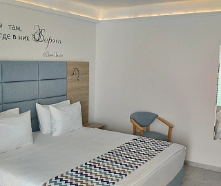 УЛУЧШЕННЫЙ НОМЕР С ВИДОМ НА МОРЕ. Отель La Familia. 