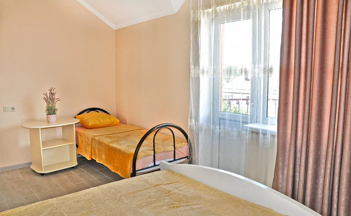 3х местный стандартный номер. Гостевой дом Надежда - Витязево. Витязево