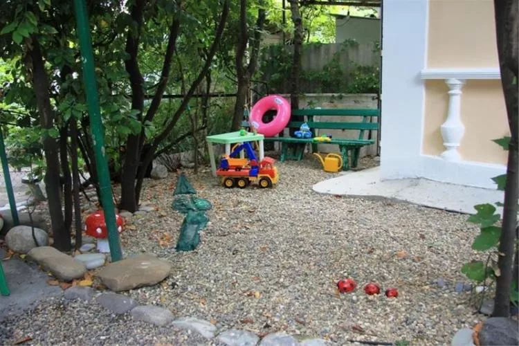 . Гостиница "Дамский каприз". Лазаревское . Гостиница "Дамский каприз". Лазаревское