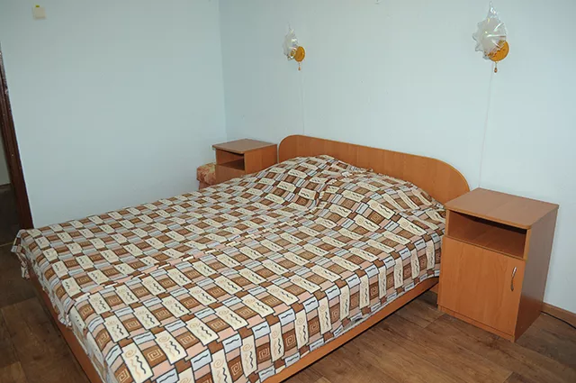 2х-местный Стандартный номер с кондиционером, (ТВ.Х.) корпус. Пансионат "Золотой берег". Береговое
