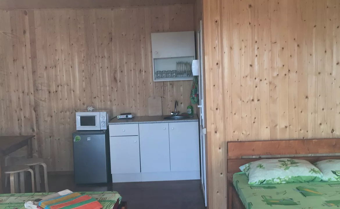 Четырехместный номер с видом во двор.. Гостевой дом Морской бриз - Кучугуры. Кучугуры Четырехместный номер с видом во двор.. Гостевой дом Морской бриз - Кучугуры. Кучугуры