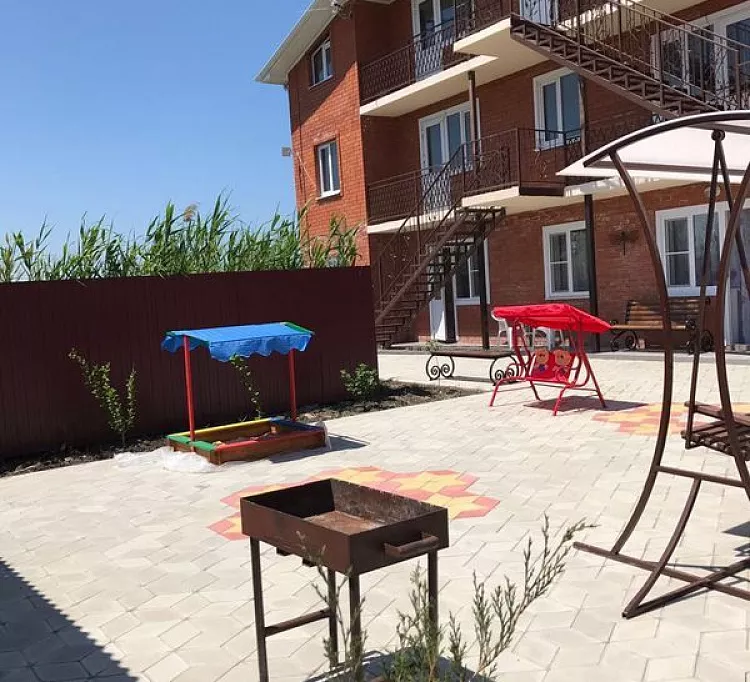 . Гостевой дом Стрекоза. Голубицкая