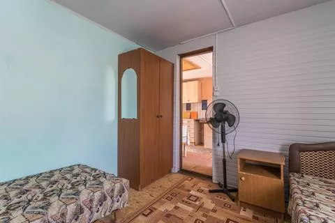 Двухкомнатный номер стандарт с кухней. Гостевой дом «Высотной 13». Голубицкая Двухкомнатный номер стандарт с кухней. Гостевой дом «Высотной 13». Голубицкая