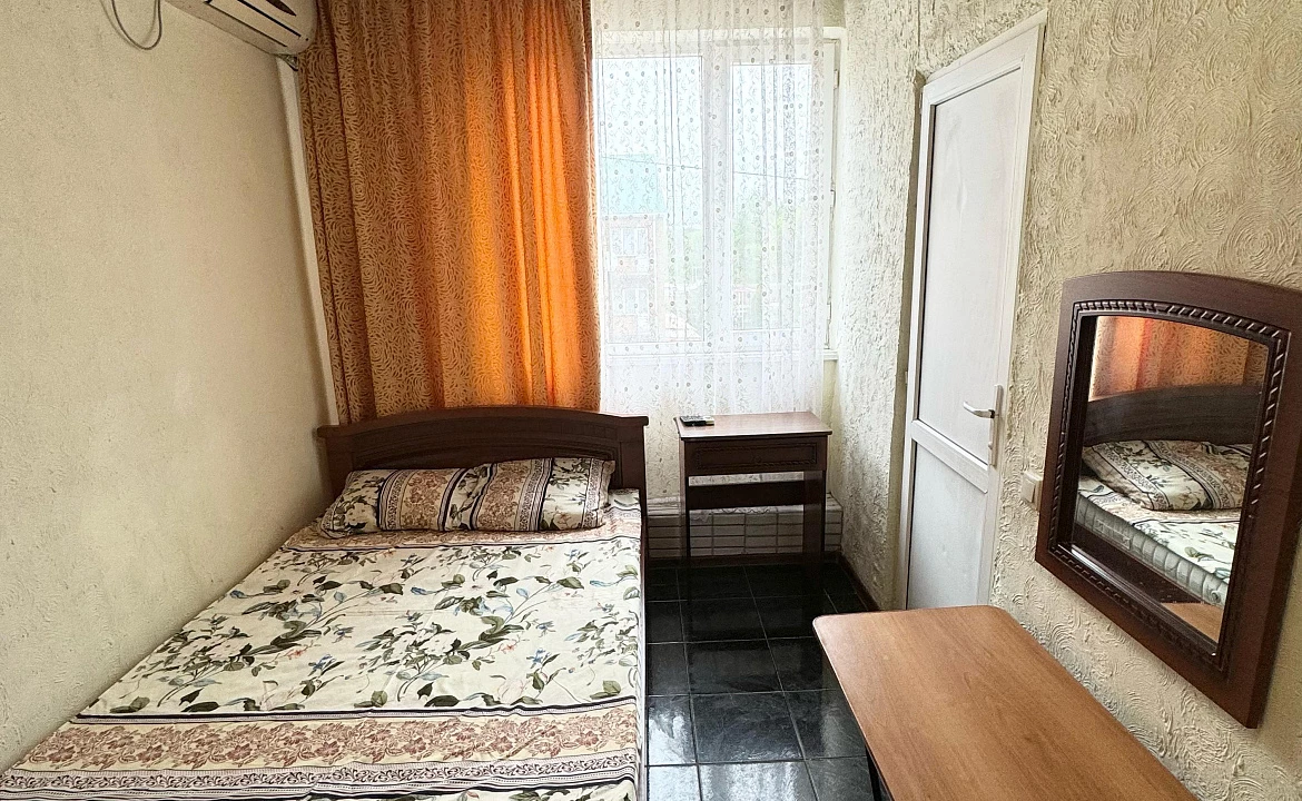 Трёхместный стандарт. Гостевой дом УЮТ на ул. Новороссийское шоссе 1/7. Джубга