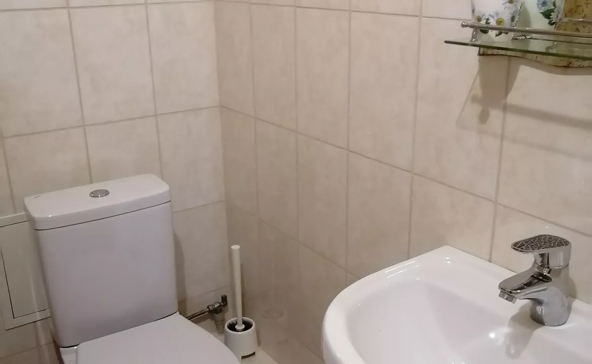 Трёхместный номер на 4-м этаже. Гостевой дом "РОМАНТИКА". Лазаревское