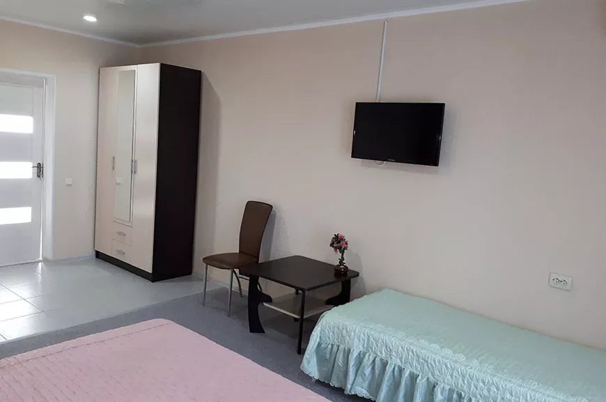 2-комнатная комфортная (мансардная). Гостевой дом «Медовый месяц». Саки