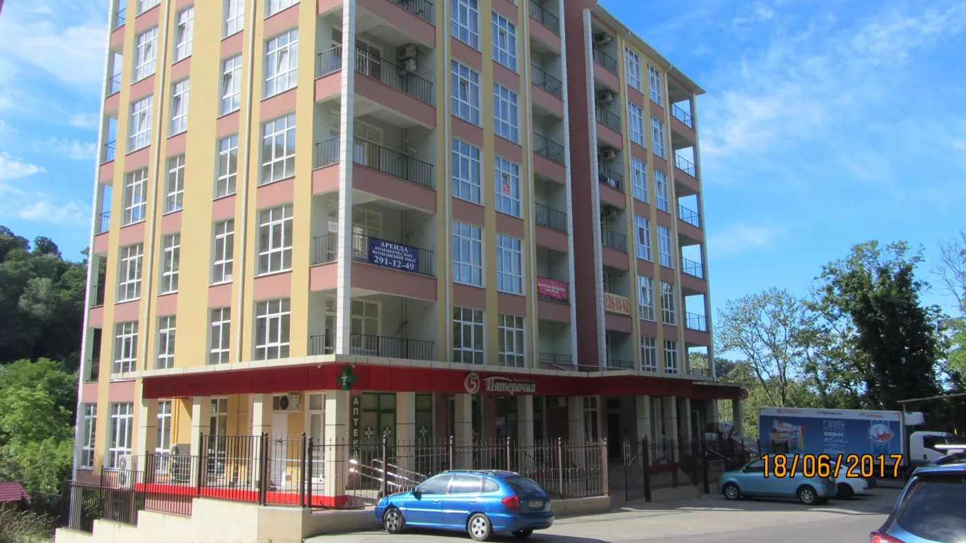 . "Квартира-студия с отдельной спальней". Хоста