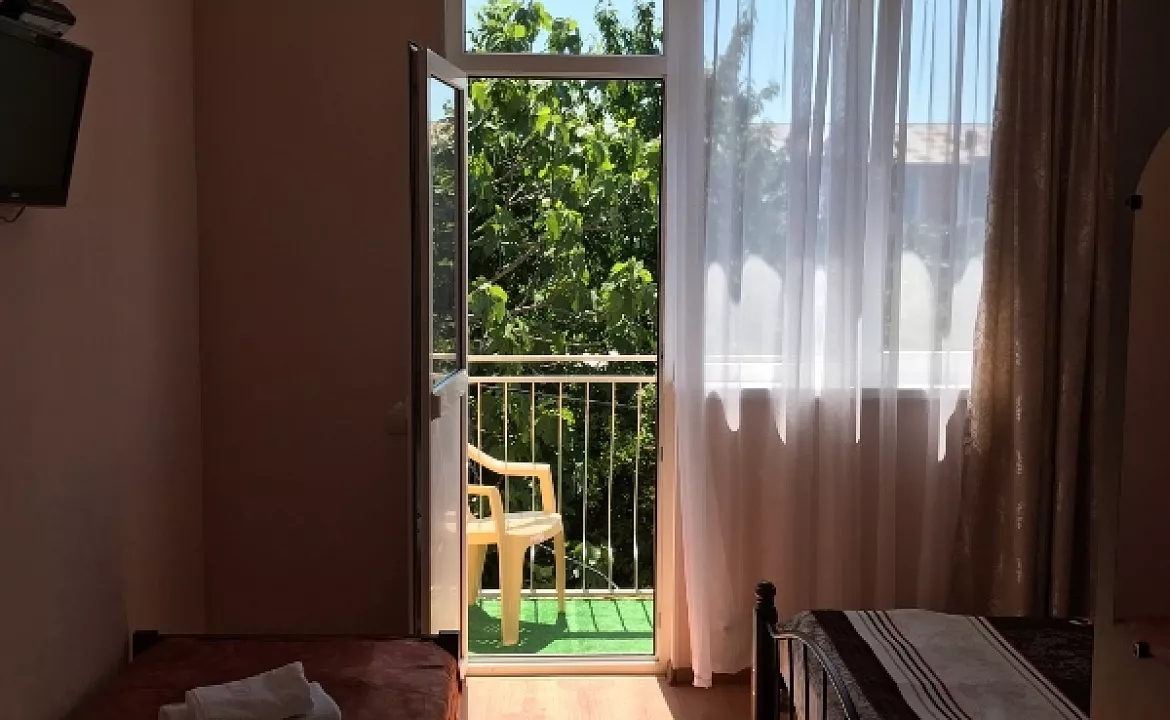 3-х местный номер Стандарт. Гостевой дом "Нэва". Адлер