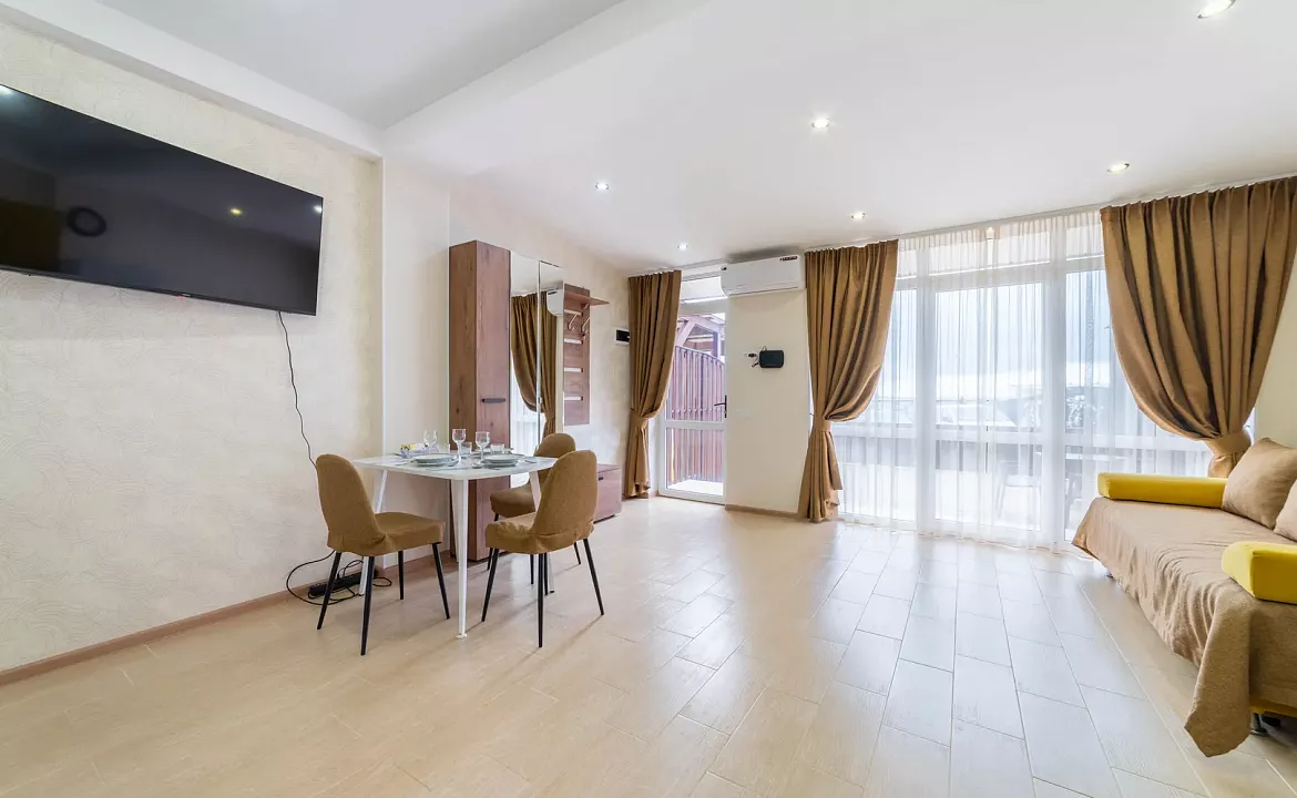 Deluxe Apartment ЖК Санни Хилл с собственным двориком. Апартаменты Deluxe ЖК Санни Хилл. Адлер