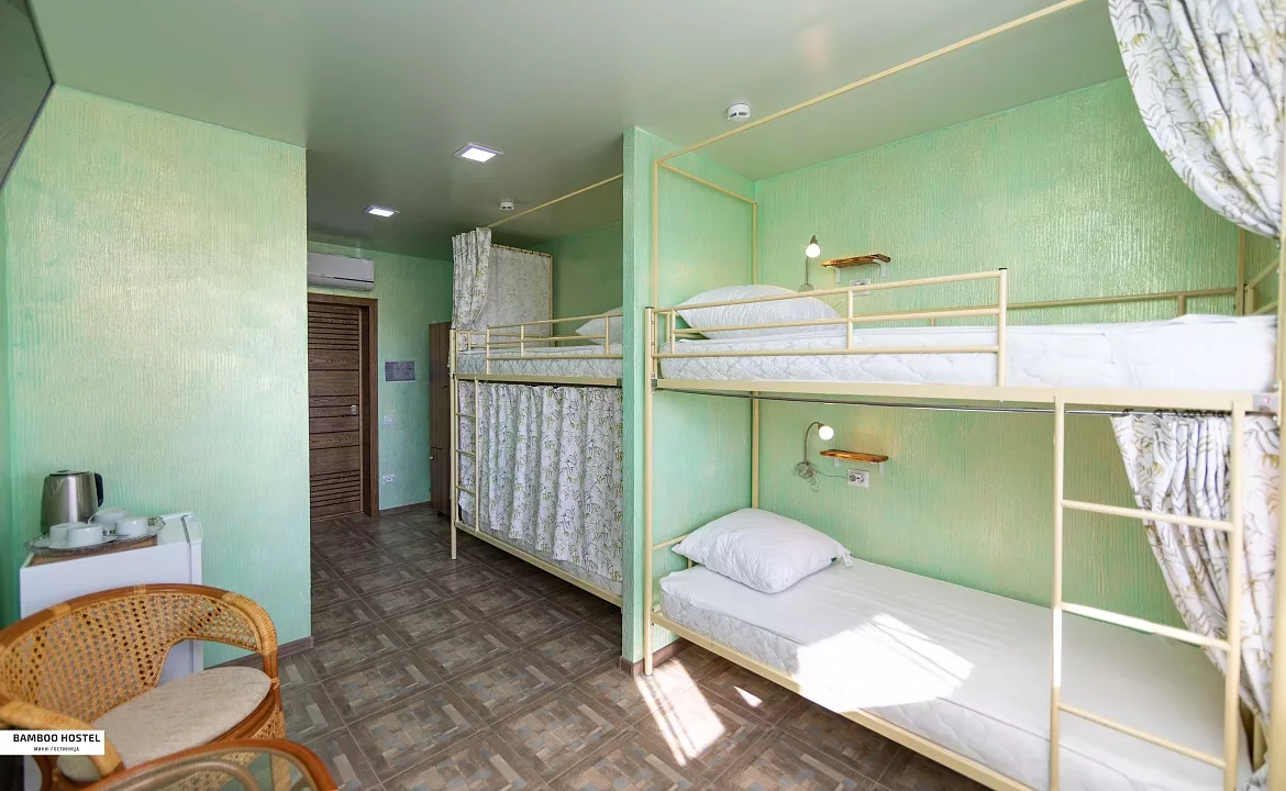 Кровать в общем номере для женщин с 4 кроватями. Хостел Bamboo Hotel. Адлер