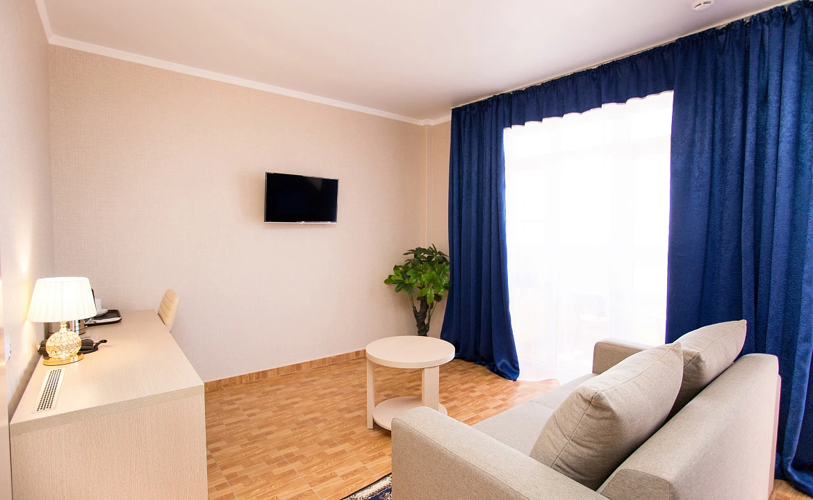 4-х местный «Джуниор сьют» с видом на море. Отель "Alfa Summer". Анапа