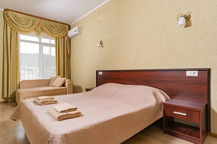 Двухкомнатный с балконом. Гостевой дом АНИКСИ. Кабардинка