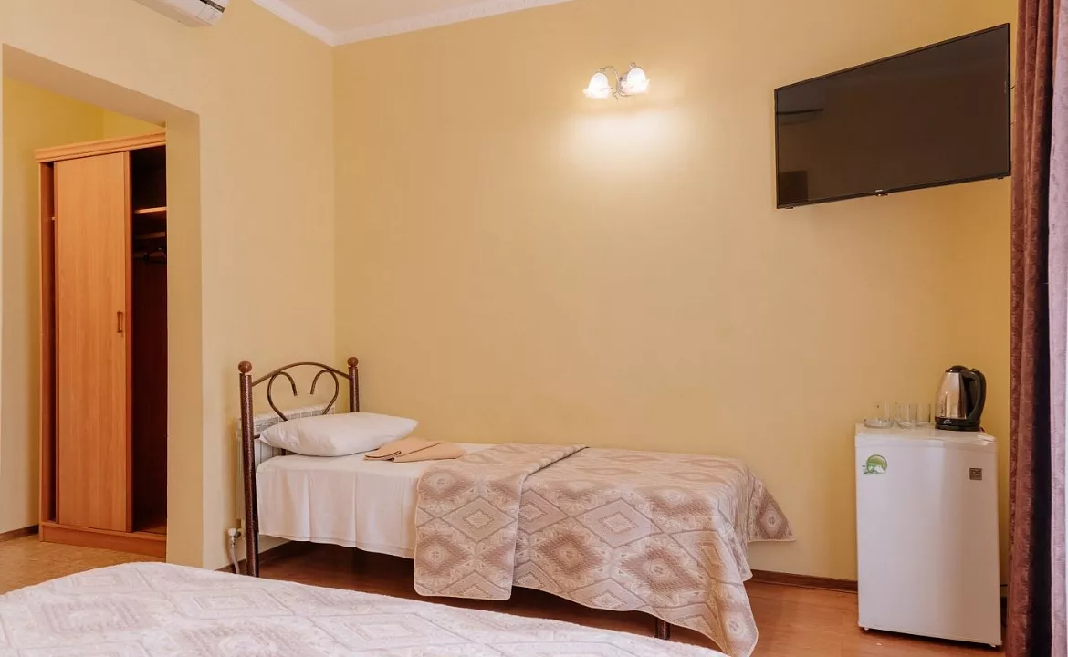 Стандарт с балконом. Гостевой дом "София" - Лазаревское. Лазаревское