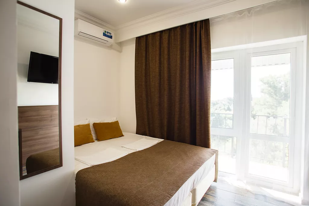 Эконом с балконом. Пансионат Дублин-Дельфин . Нижнее Джемете Эконом с балконом. Пансионат Дублин-Дельфин . Нижнее Джемете