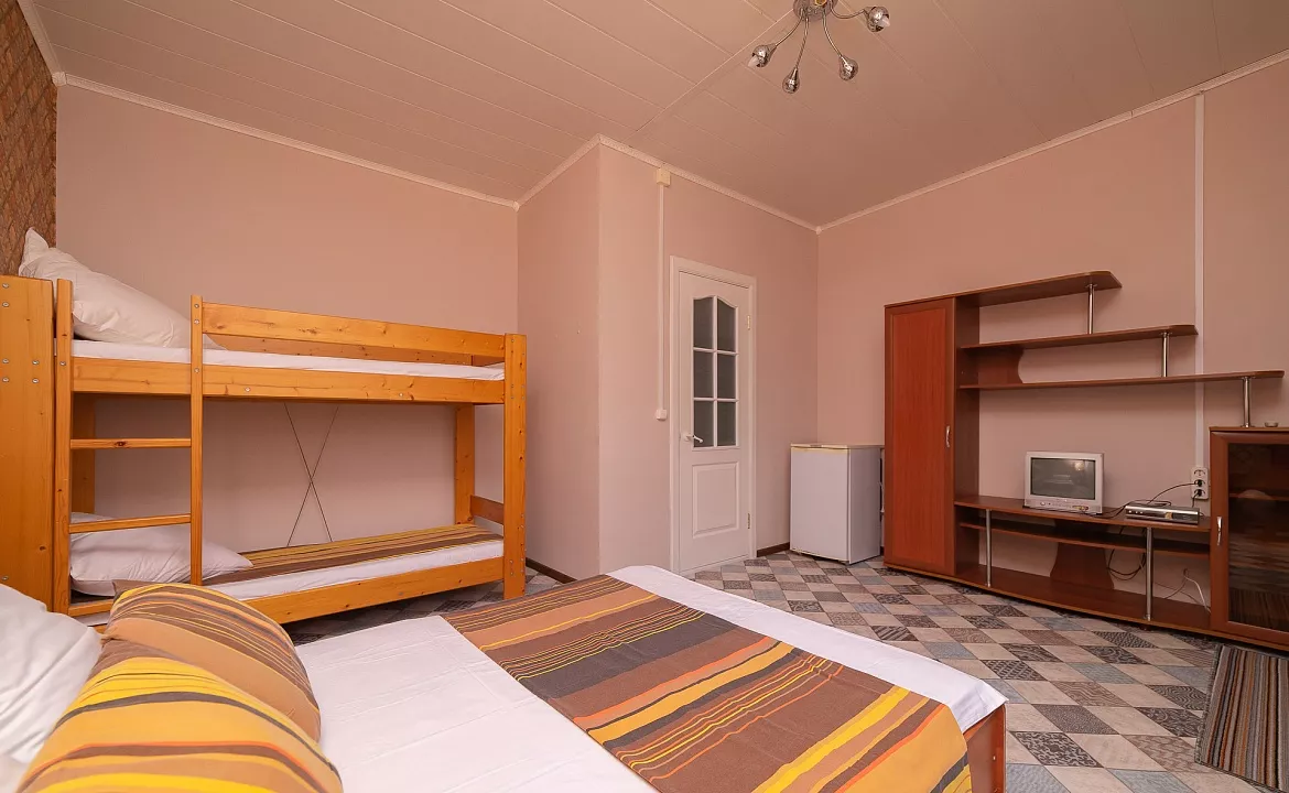 4х местный стандарт. Гостевой дом Family Holiday. Цандрипш