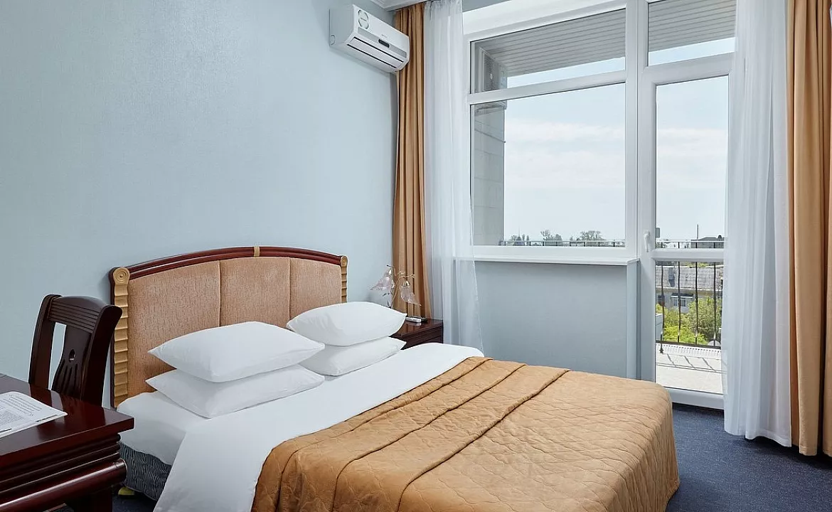 СТАНДАРТНЫЙ НОМЕР С БАЛКОНОМ. Отель «TES-Hotel Resort & SPA». Евпатория