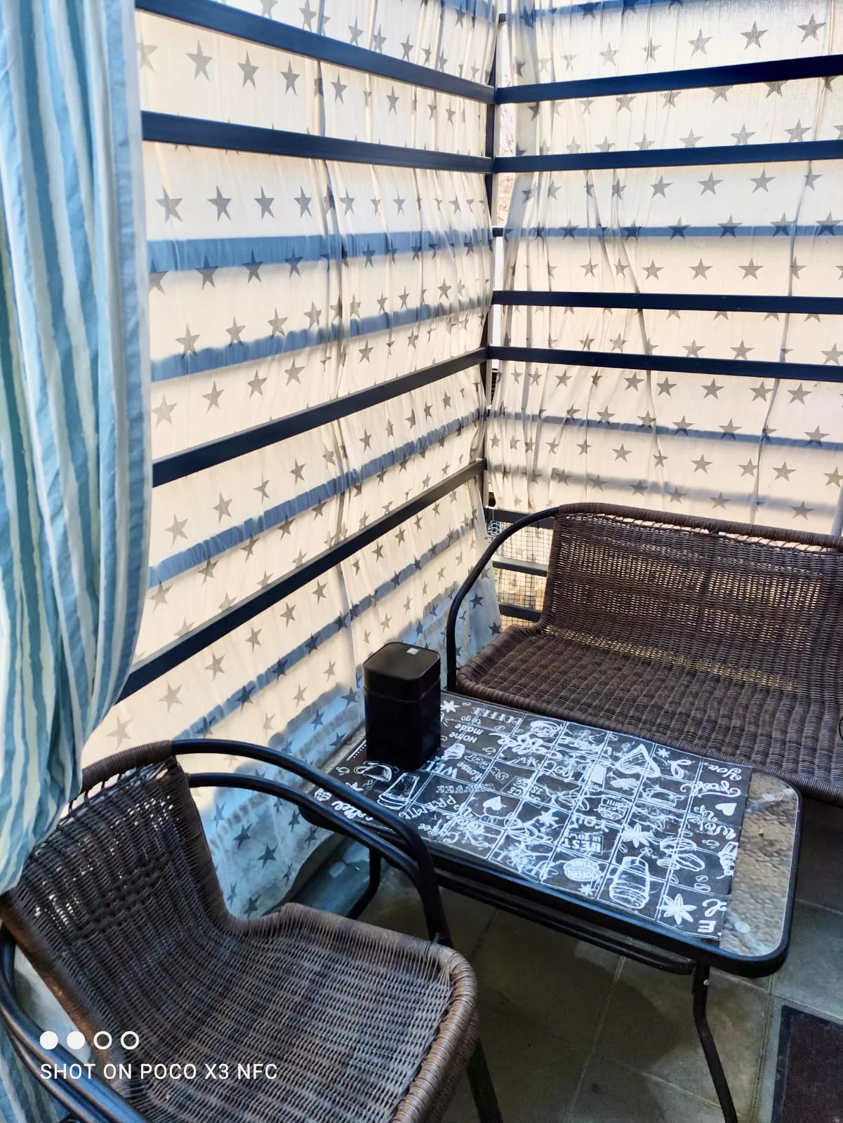 . Квартира в многоквартирном доме на земле в пгт Коктебеле недалеко от моря (700 м), с кондиционером. Коктебель