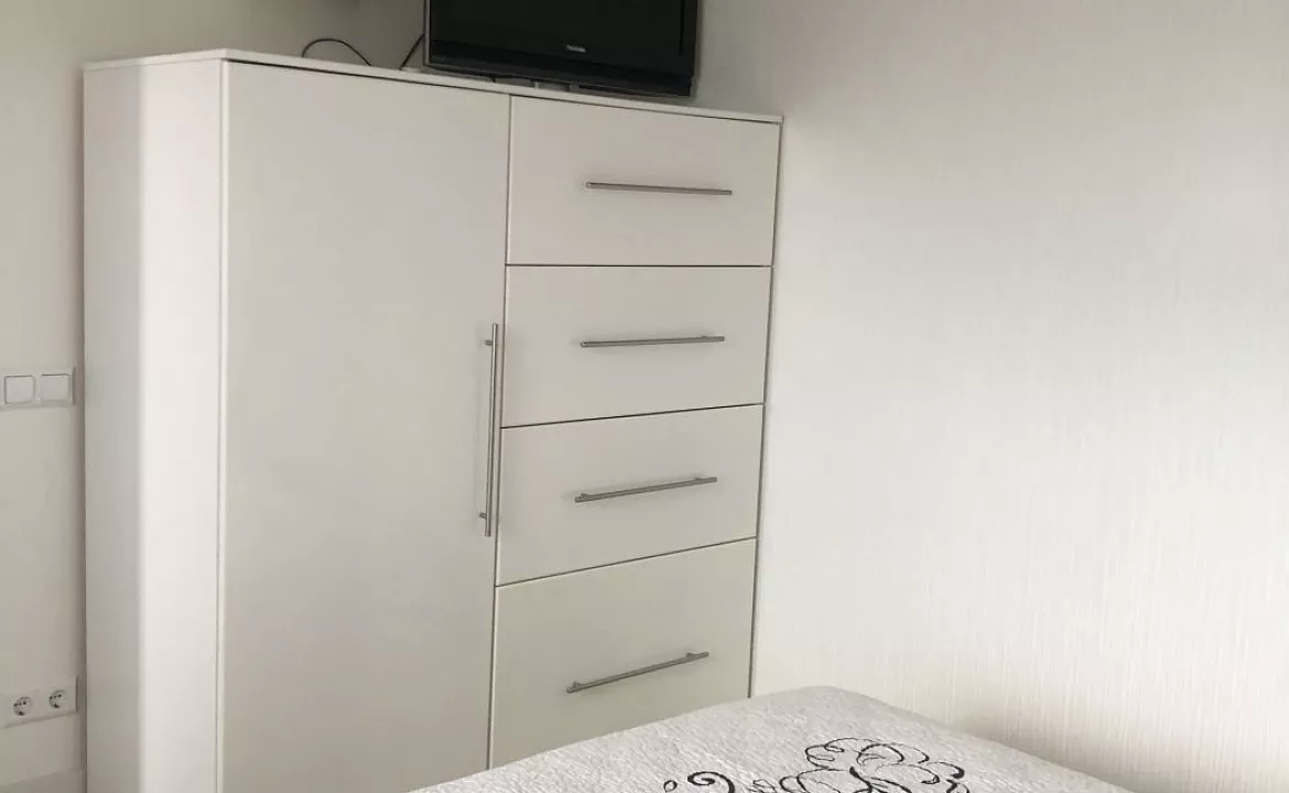 Апартаменты . Квартира в многоквартирном доме Апартаменты . Алушта