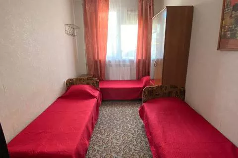 Трехместная комната с санузлом на этаже. Частный сектор "Светлана на Луговой". Адлер