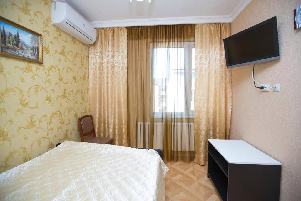 2-х местный номер Люкс. Гостиница "Кристина"- Адлер. Адлер