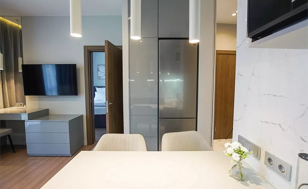 Люкс с отдельной спальней и балконом. Гостиница "The White Residence". Сочи