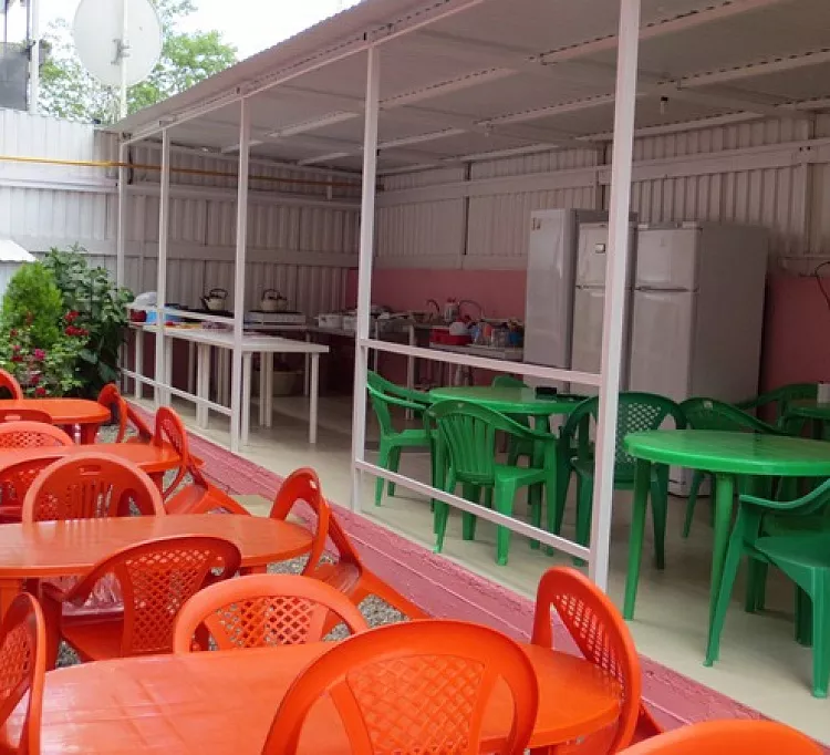 . Частный гостевой дом Розовый дом. Солоники