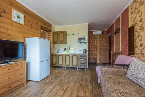 Шестиместный номер «Люкс». Отель "Югоморье". Архипо-Осиповка