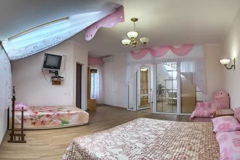 4-х местный «Люкс» (2 этаж, корпус Б). Гостевой дом «Уют на Демышева». Евпатория