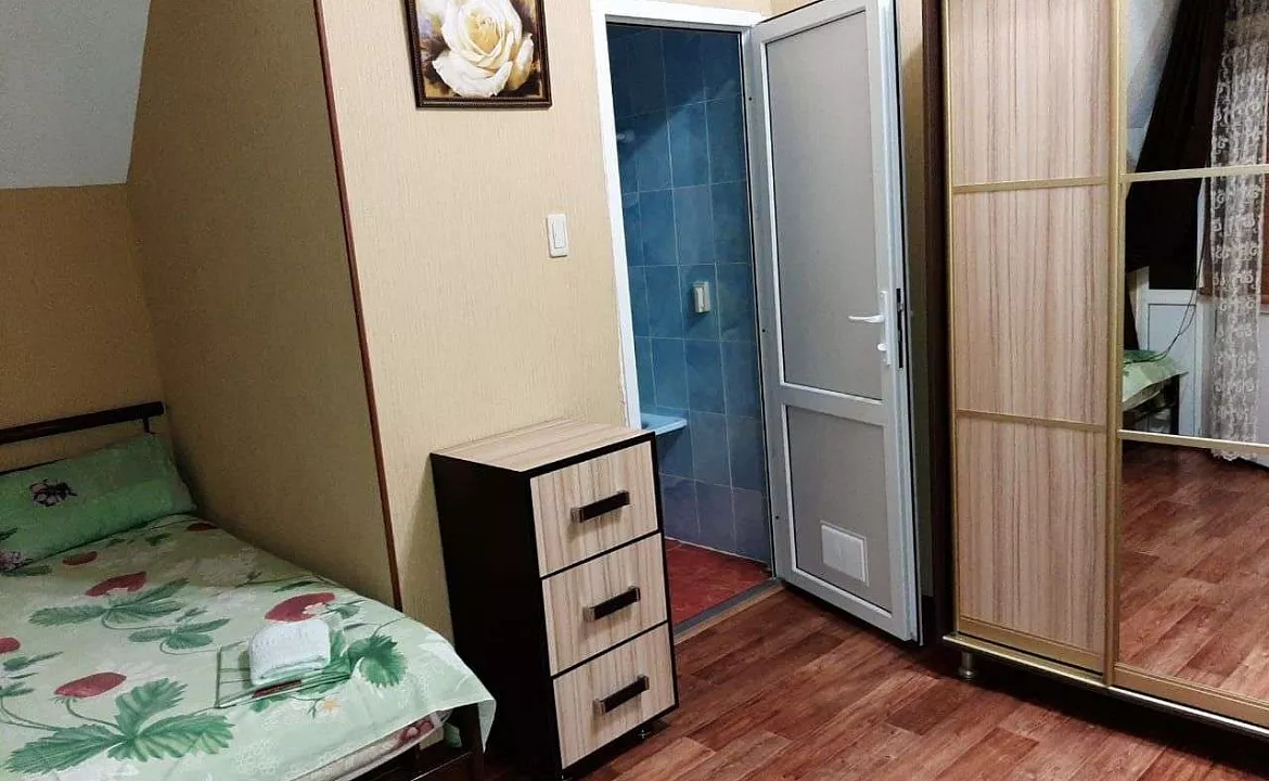 С удобствами на 2, 3, 4 и 5 человек. Гостевой дом ОРИОН. Ольгинка