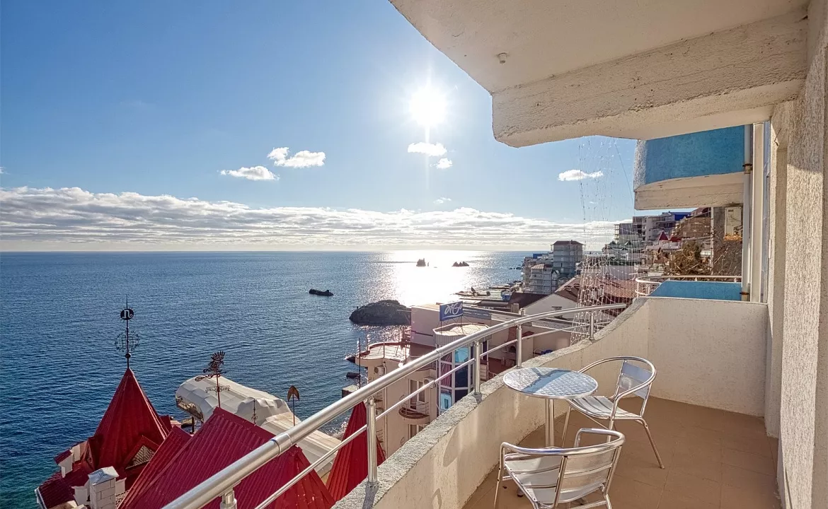 Люкс двухкомнатный с кухней. Отель «Интер». Утёс