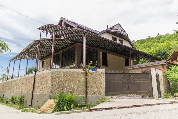 . Гостевой дом 《 Замок Рауля 》. Лермонтово