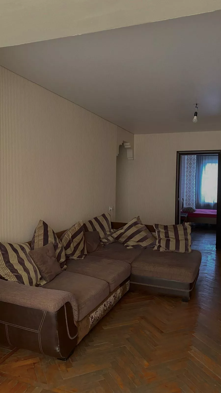 . Двухкомнатная квартира у рынка . Гагра