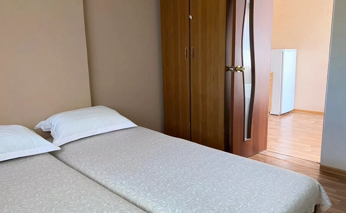 Четырёхместный, двухкомнатный. Гостевой дом Ласточкино гнездо. Голубицкая