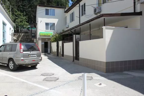 Номера со своим двориком. Отель Кайрос. Кореиз