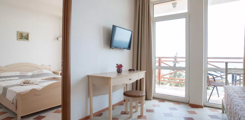 Апартамент (мансарда) с балконом и видом на море. Курортный комплекс Eco - Village. Приветное