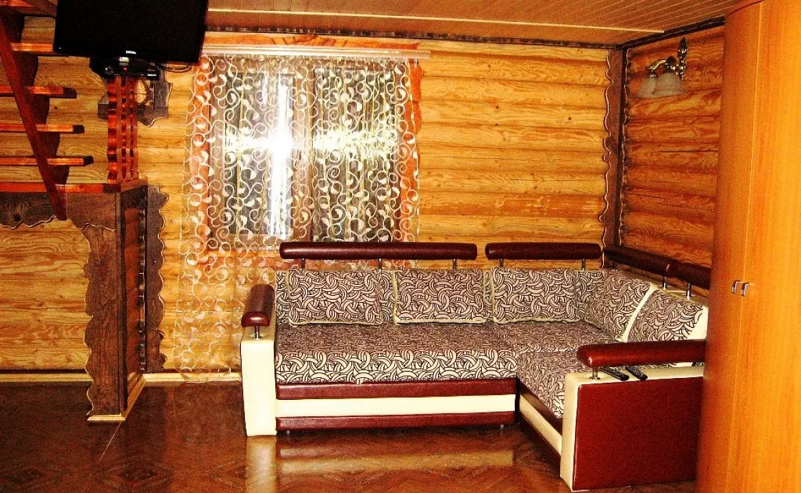 Двухэтажный деревянный коттедж категории 