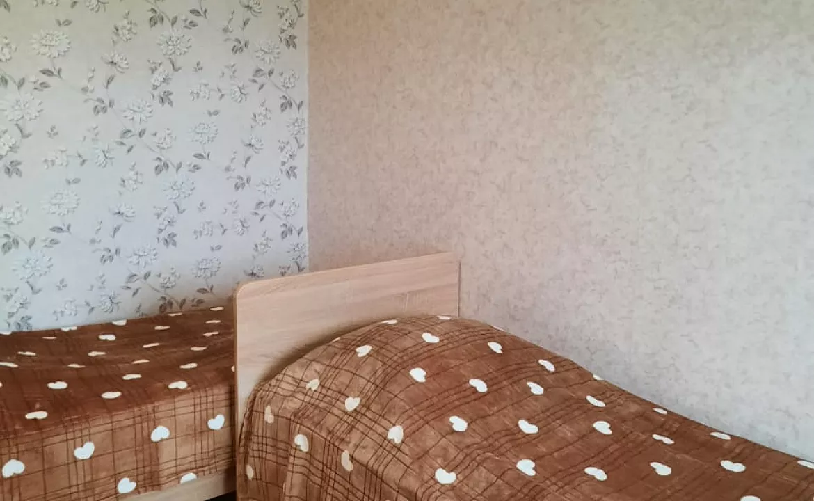 Трехместный удобства на этаже.. Гостевой дом "Галина" . Вишневка Трехместный удобства на этаже.. Гостевой дом "Галина" . Вишневка