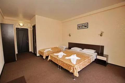 3-х местный номер . Отель "Анна". Пицунда