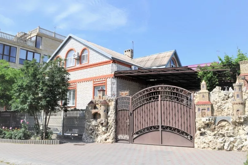 . Гостевой дом У Георгия . Витязево