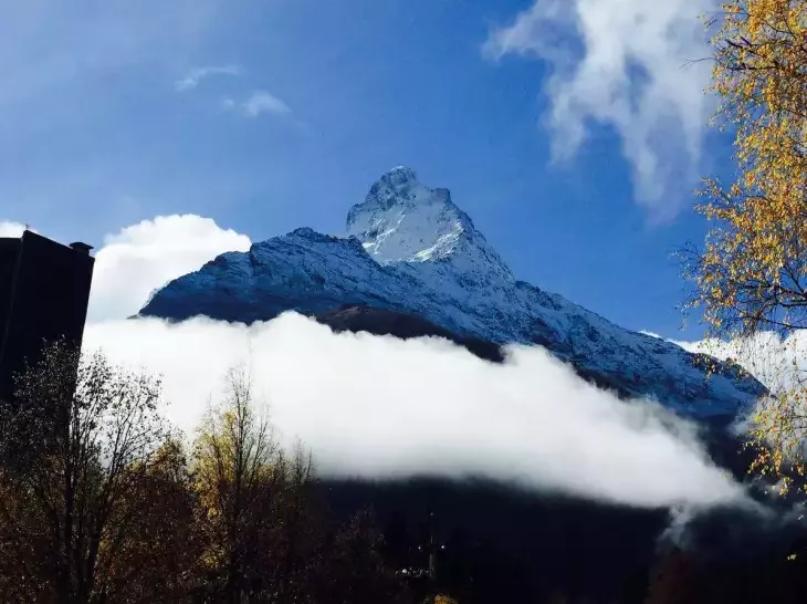 . Отель «Каприз». Домбай-гостиницы