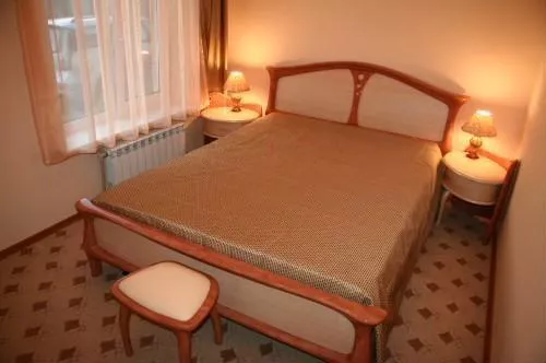 Трехкомнатные апартаменты с кухонным уголком 1. Гостевой дом " Китей ". Керчь