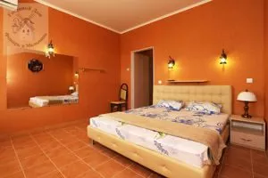 Двухместный номер на 2 этаже. Гостевой дом "Фонарь и Мельница". Береговое