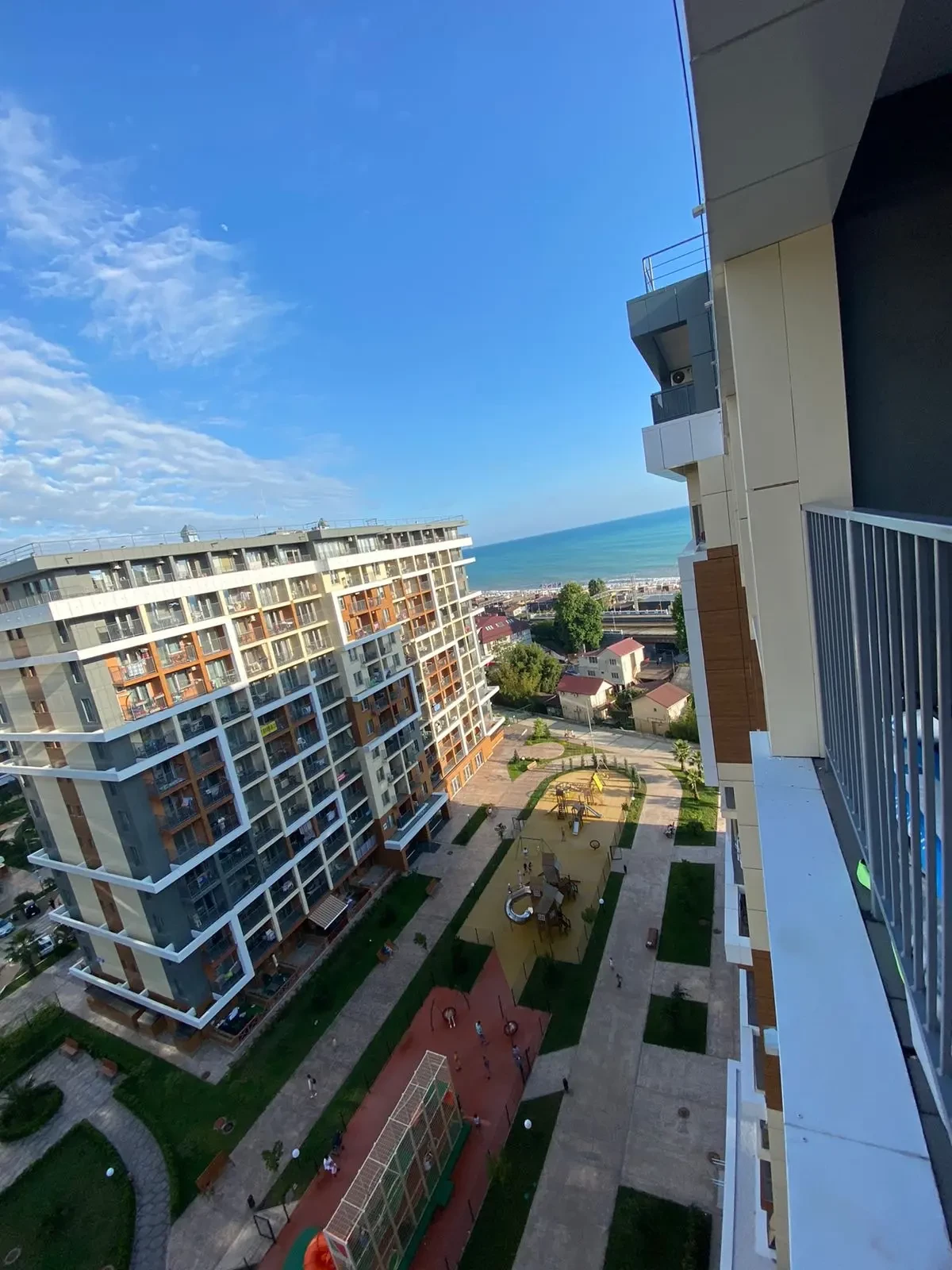 . Квартира в многоквартирном доме Квартира на первой береговой линии с красивым видом на морской закат. Дагомыс