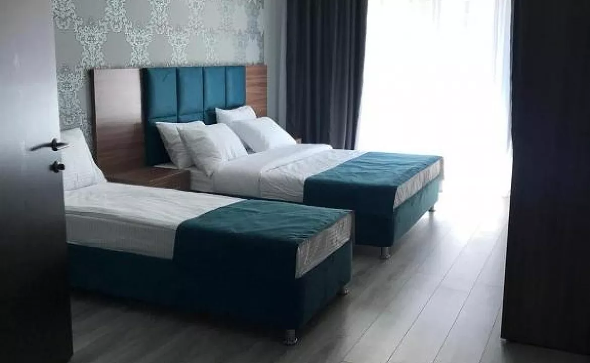 СТАНДАРТНЫЙ 3-МЕСТНЫЙ НОМЕР С ДВУСПАЛЬНОЙ КРОВАТЬЮ И ОДНОСПАЛЬНОЙ КРОВАТЬЮ. Гостевой дом "Family". Лазаревское