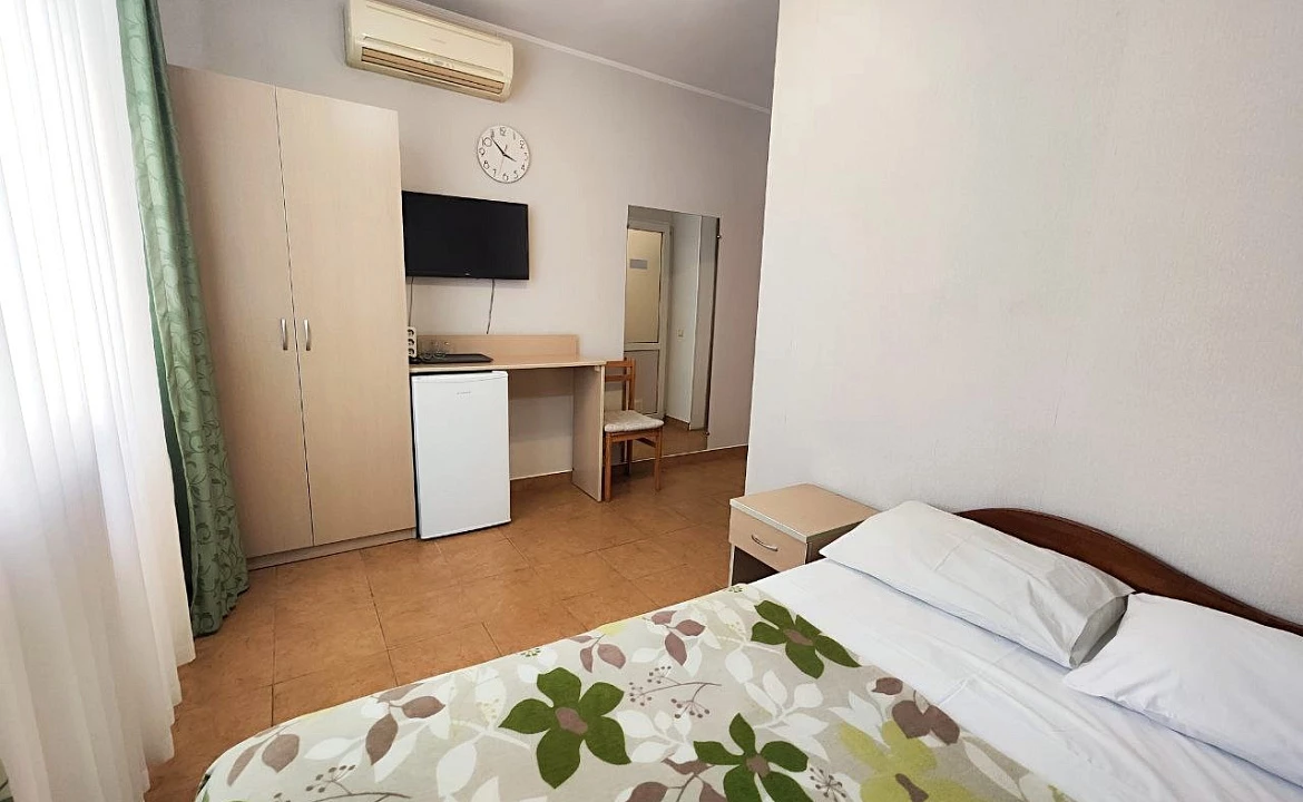 2-х местный номер Стандарт + доп.место с балконом. Гостевой дом "Регион 86" . Адлер